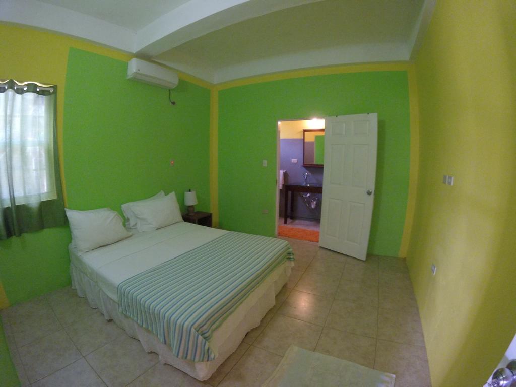 Fish Tobago Guesthouse Buccoo Εξωτερικό φωτογραφία
