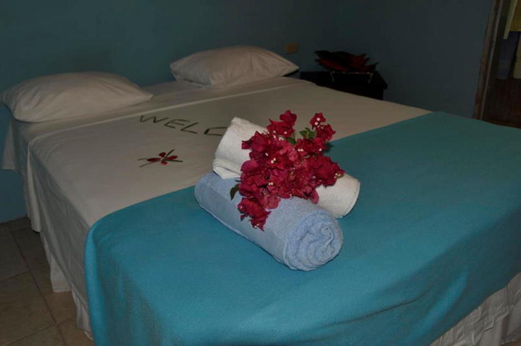 Fish Tobago Guesthouse Buccoo Εξωτερικό φωτογραφία